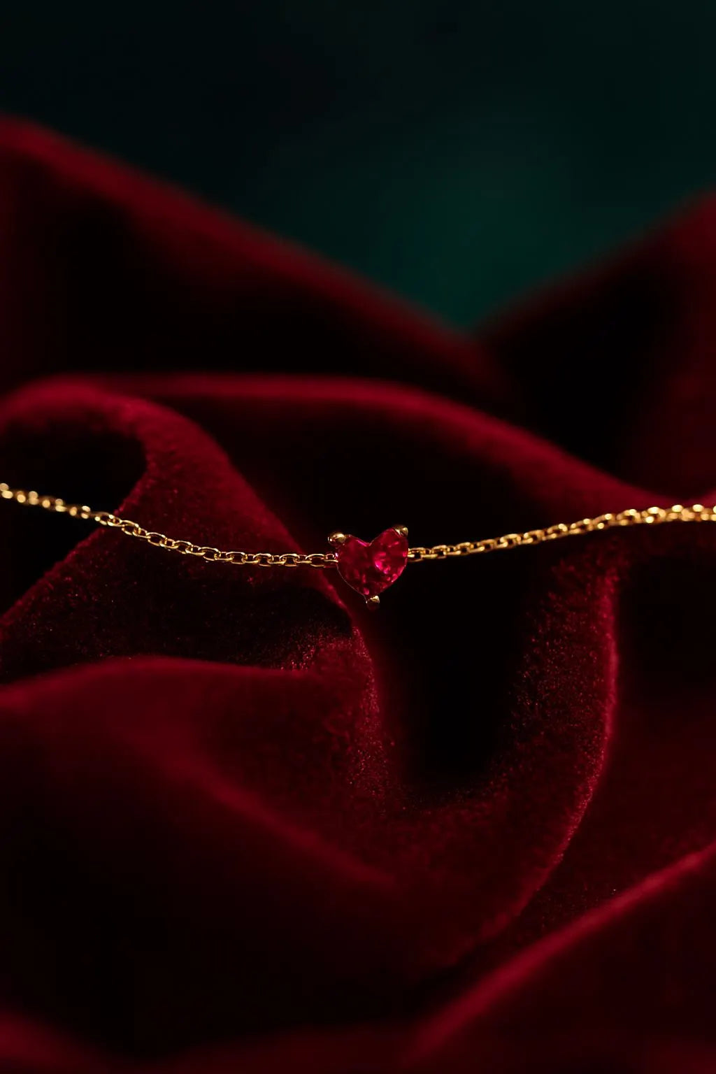 GOLDEN HEART BRACELET.