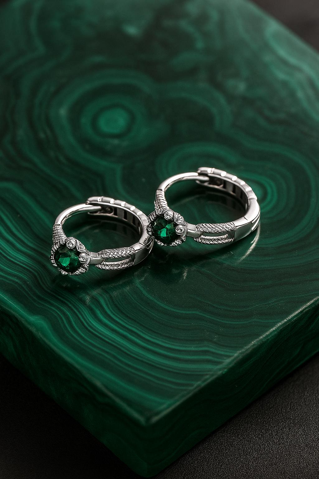 EMERALD FOCUS EARRINGS.
