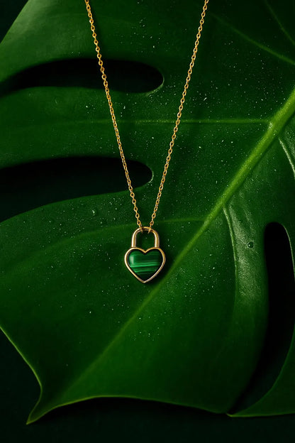 MALACHITE HEART NECKLACE.