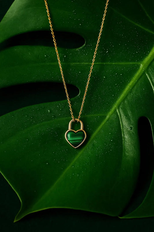 MALACHITE HEART NECKLACE.