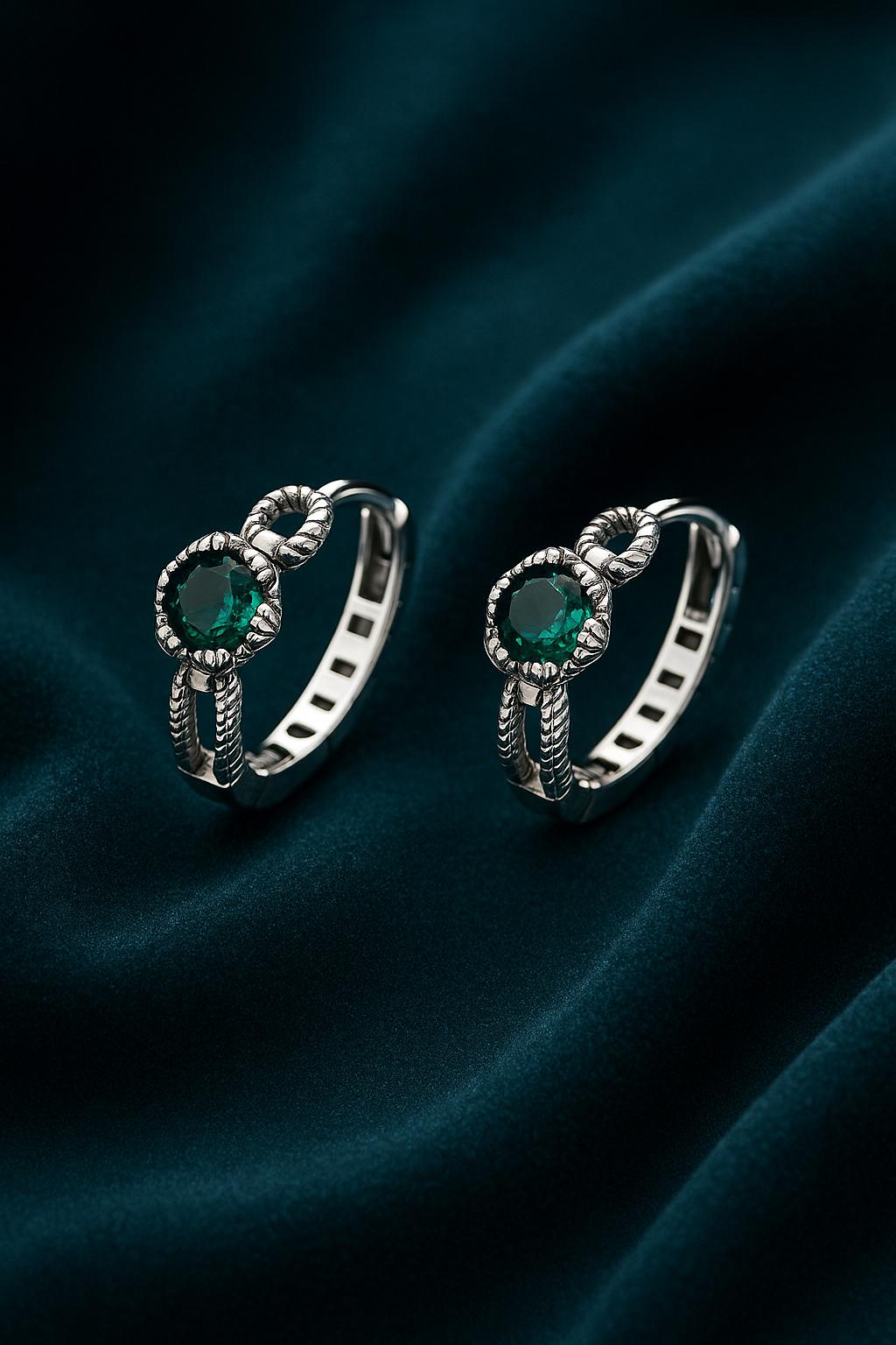 EMERALD FOCUS EARRINGS.